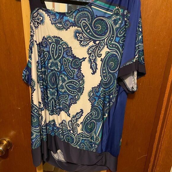 Maurice’s off the shoulder top Sz 3 CLEARANCE PRICE - Picture 2 of 3